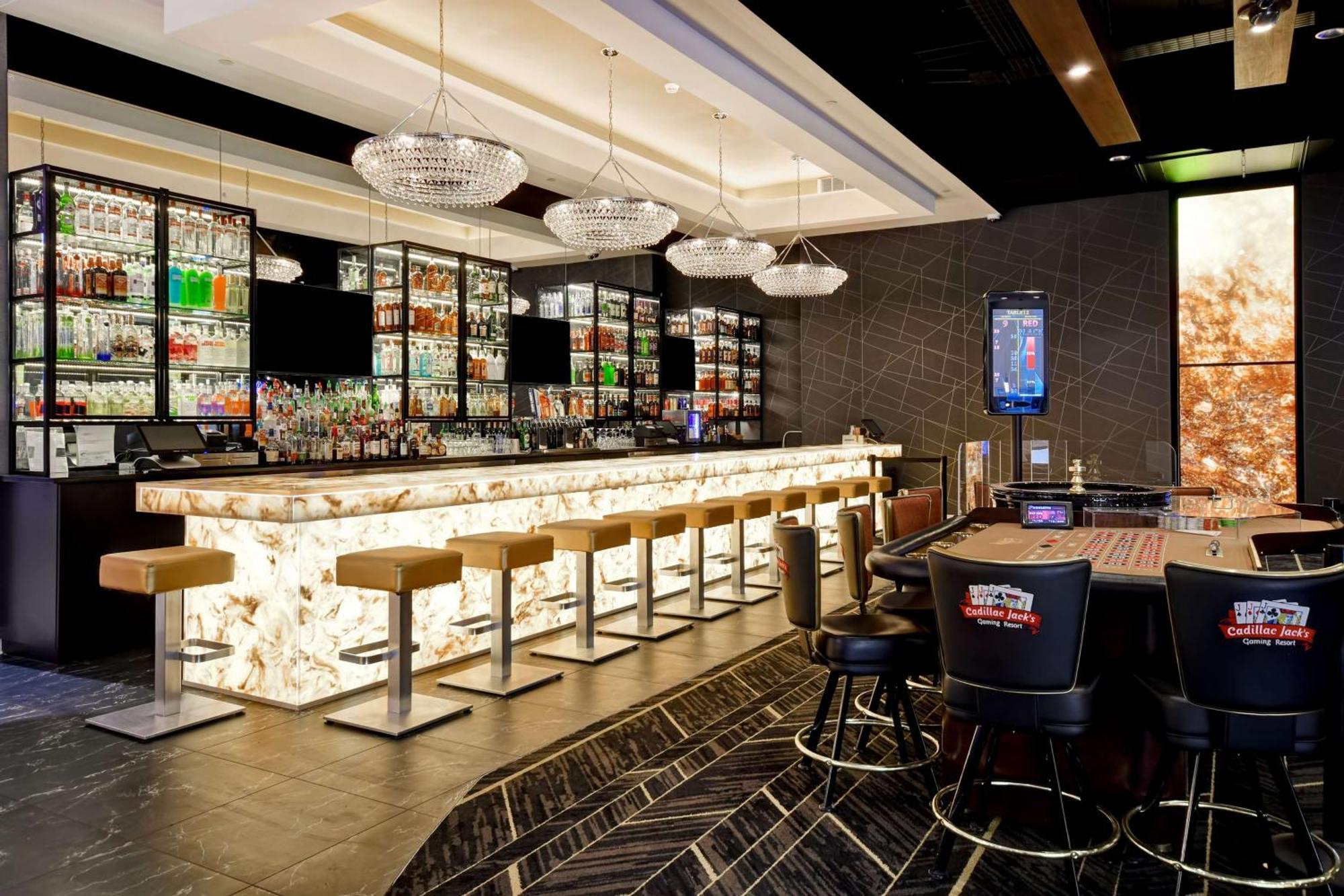 Doubletree By Hilton Deadwood At Cadillac Jack'S Buitenkant foto