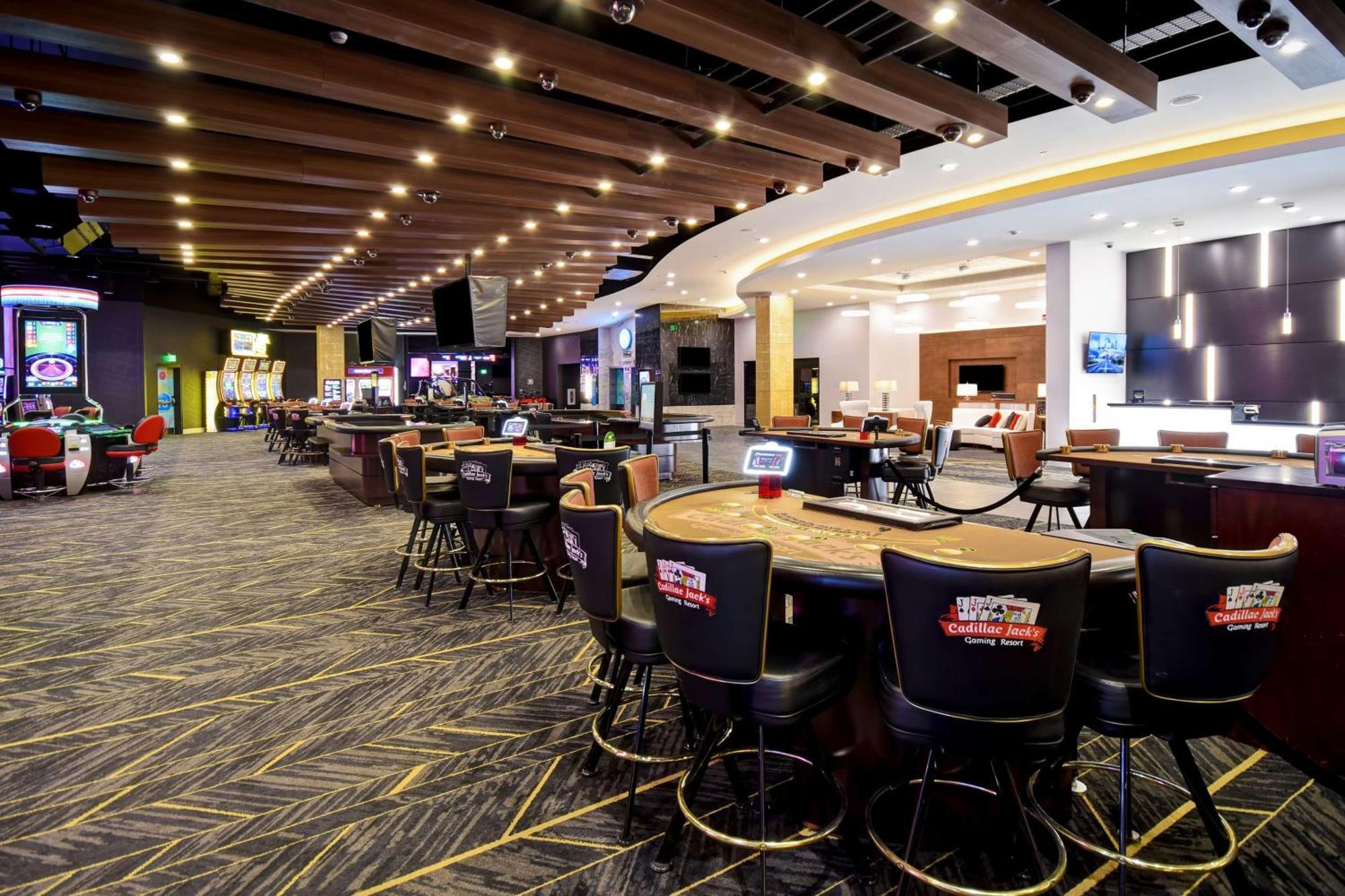 Doubletree By Hilton Deadwood At Cadillac Jack'S Buitenkant foto