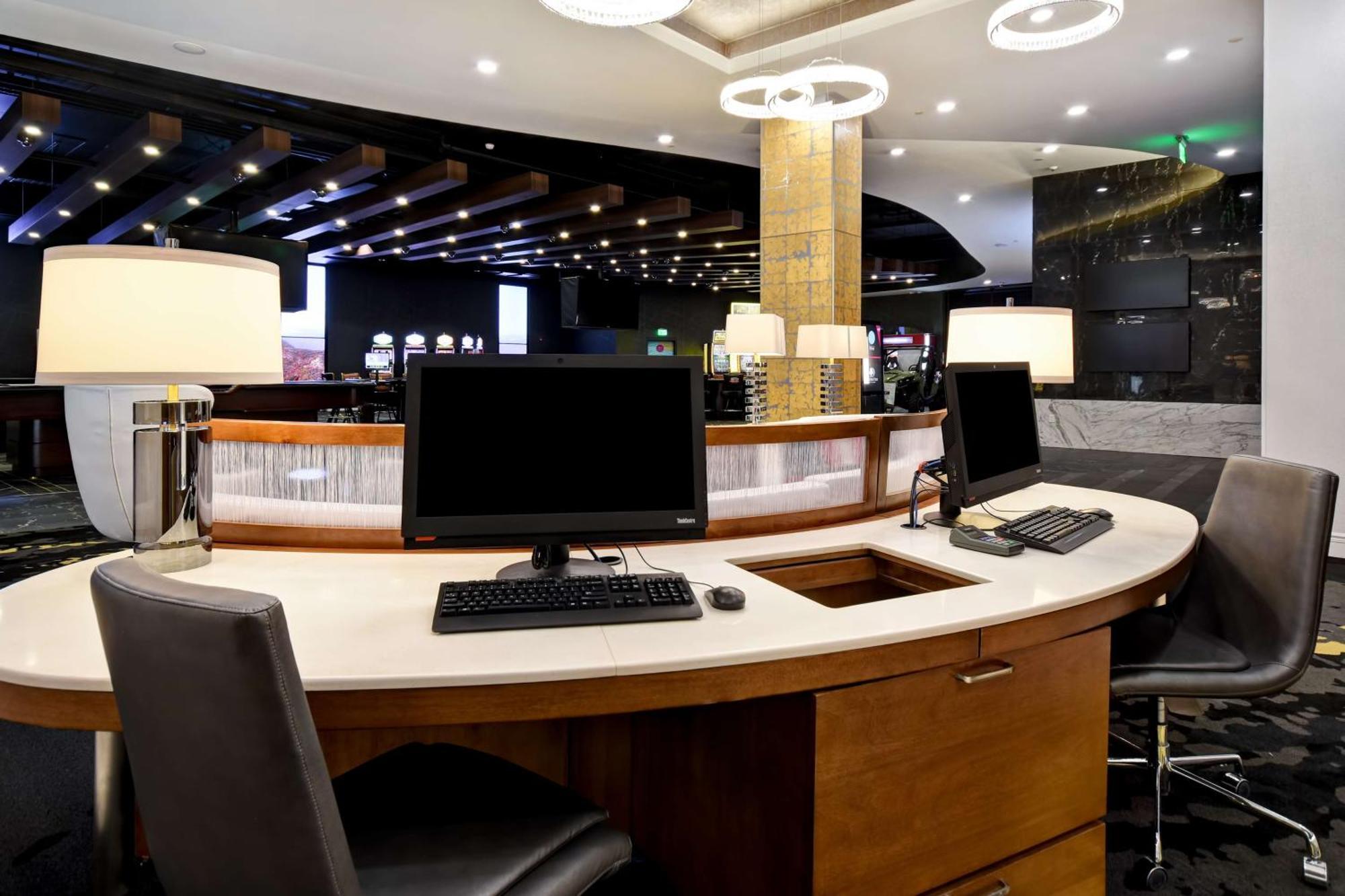 Doubletree By Hilton Deadwood At Cadillac Jack'S Buitenkant foto