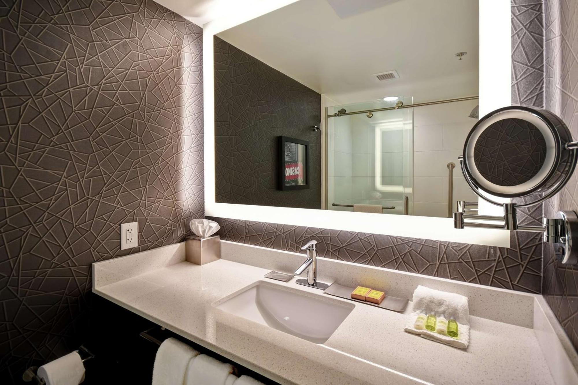 Doubletree By Hilton Deadwood At Cadillac Jack'S Buitenkant foto